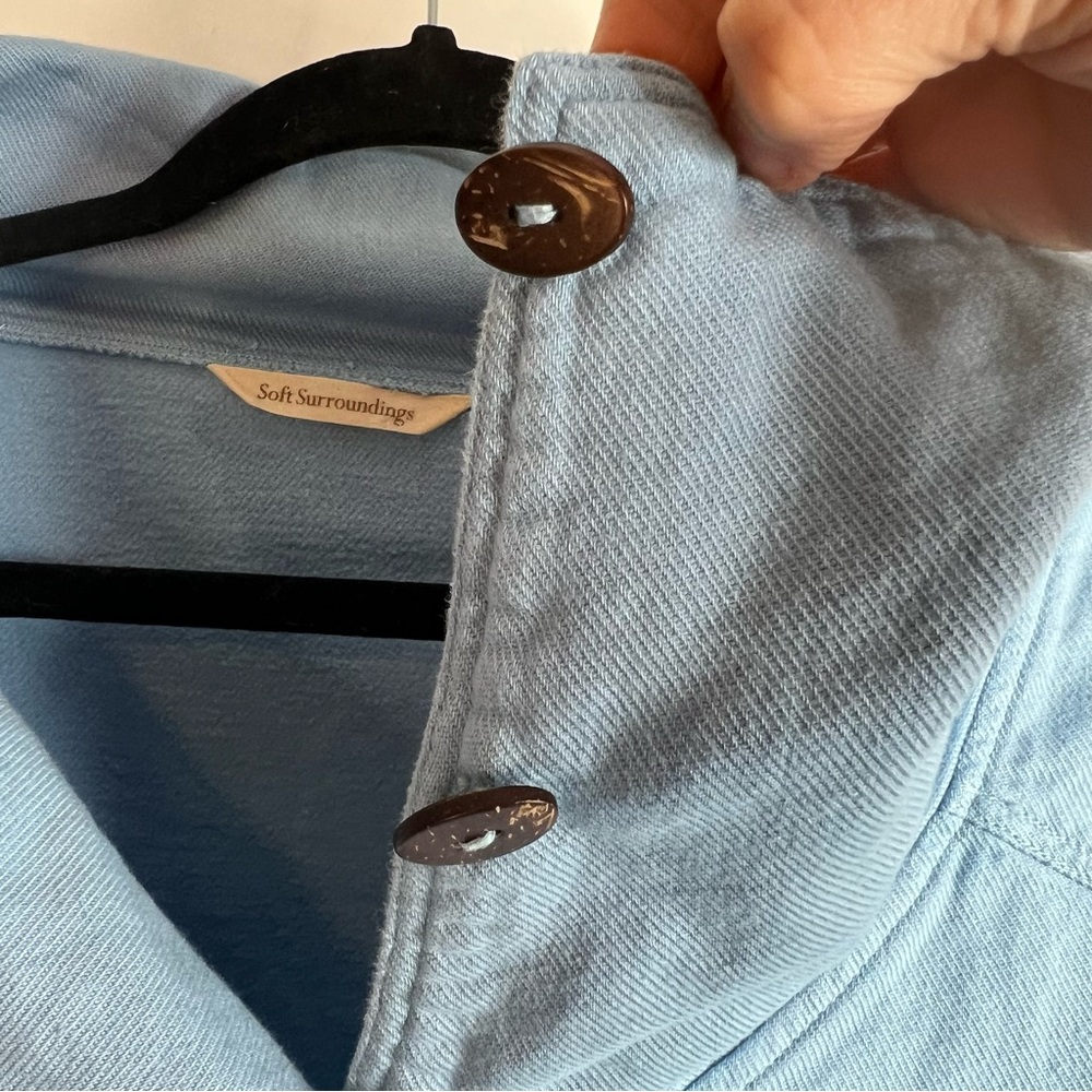 Soft Surroundings Light Blue Oval Wood Button Collar Tunic Top. Size Medium. - Picture 5 of 10